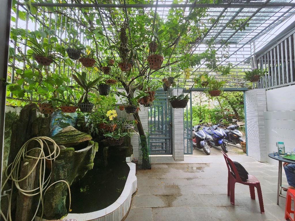 Nhà mặt tiền